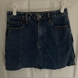 Abercrombie and Fitch Natural Rise Vintage A-Line Denim Skirt. Size 27 (4).